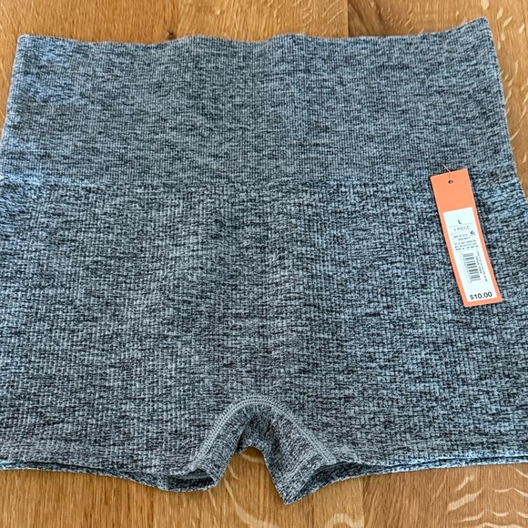 Colsie Seamless Gray Women's Shorts - Picture 1 of 2